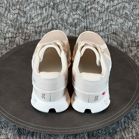 ON Cloud 5 Running Shoes Women's 8.5 Pearl white - Picture 7 of 10